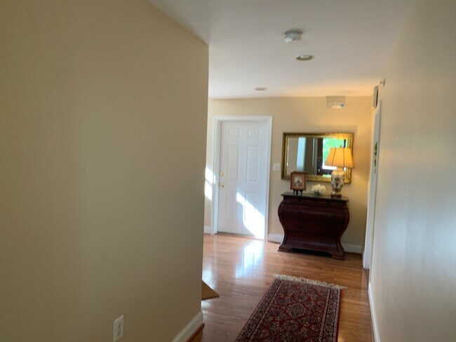 Foto del edificio - 5 Murray Ave