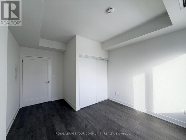 Building Photo - 715 Davis Dr