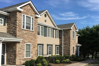 Building Photo - 2107 Vista View Dr