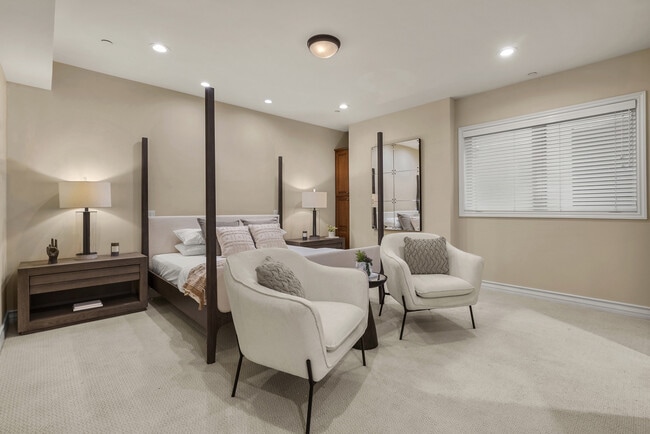 Foto del edificio - 2347 Fox Hills Dr