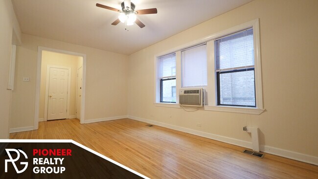 Foto del edificio - 3732 N Pine Grove Ave