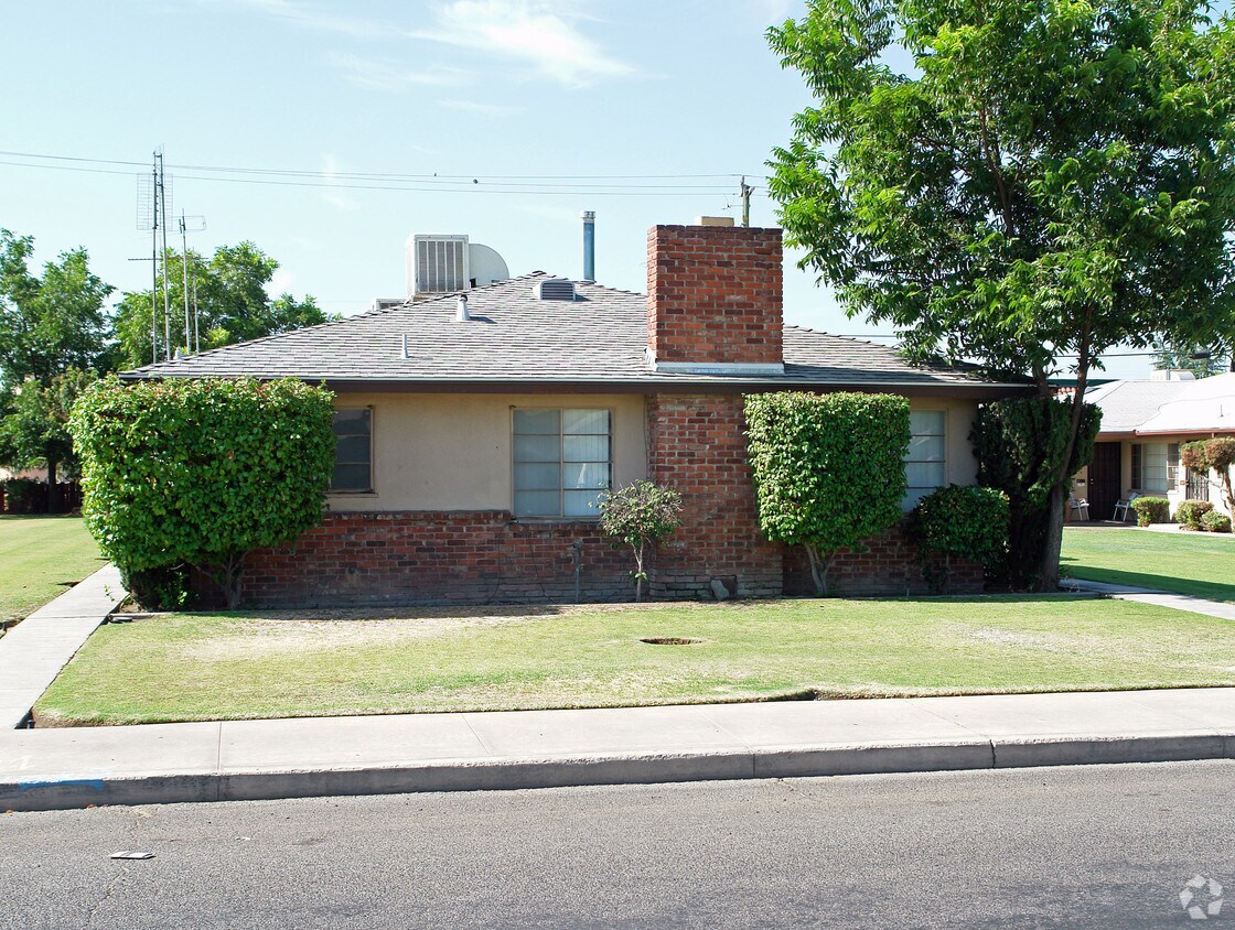 Building Photo - 3132 E Normal Ave