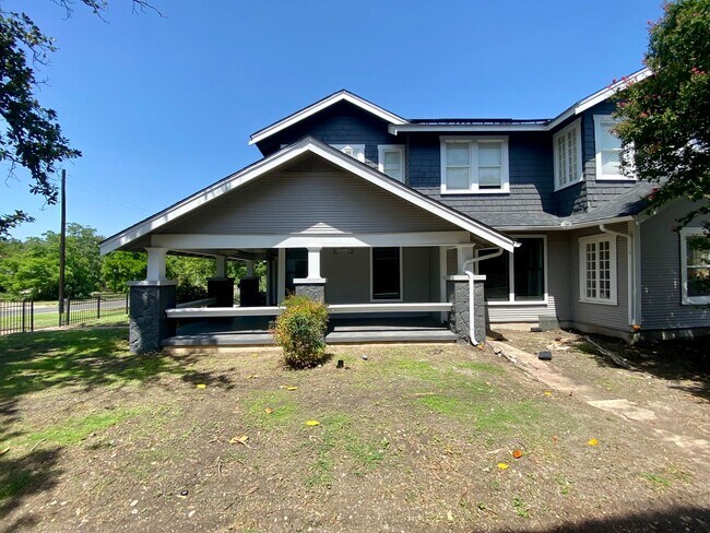 Foto del edificio - 1439 E Highland Blvd