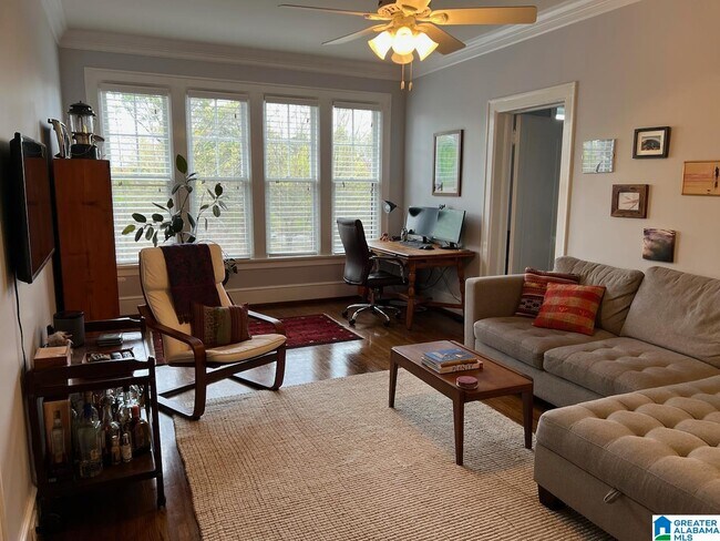 Foto del edificio - 3007 Highland Ave