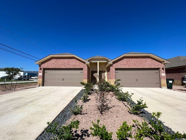 Foto del edificio - Luxury 3/2 Duplex in Seguin, Texas