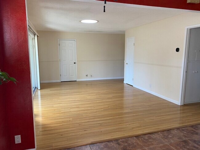 Living room - 5706 Holland Ln