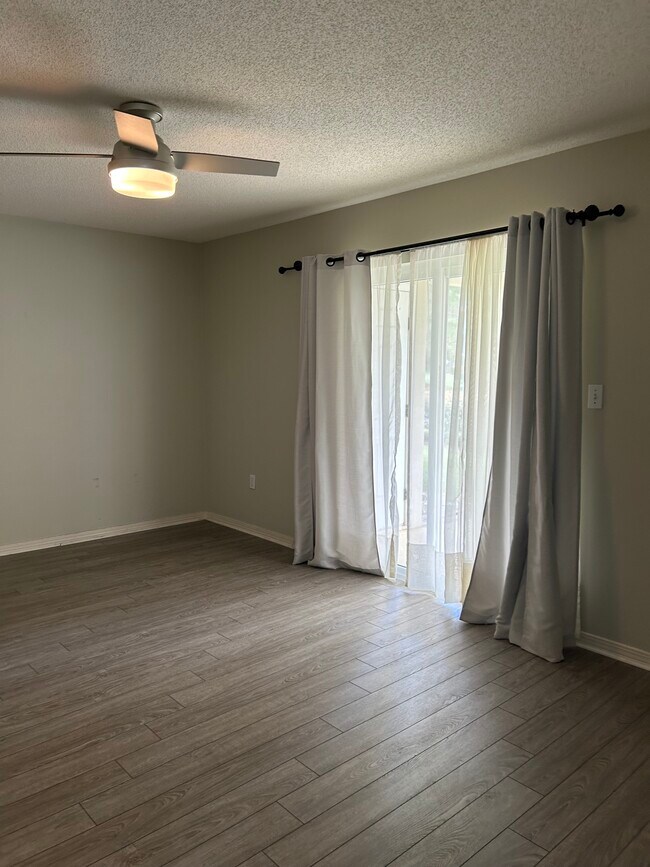 Foto del edificio - 9474 Villas Dr