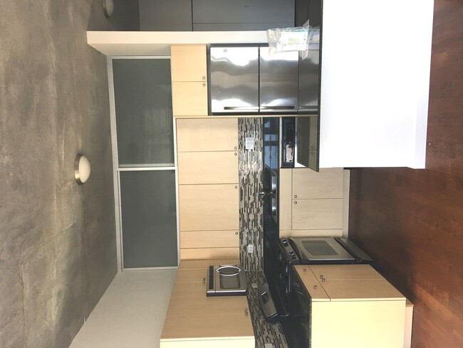 Building Photo - 235 W Van Buren St