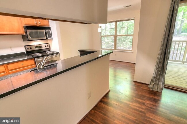 Building Photo - 1702 Ascot Way