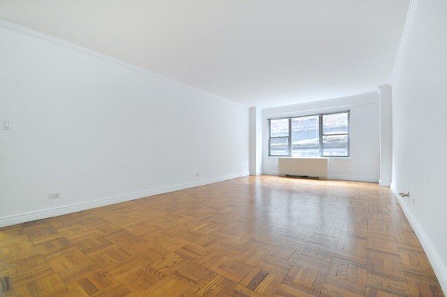 Building Photo - 521 E 80th St