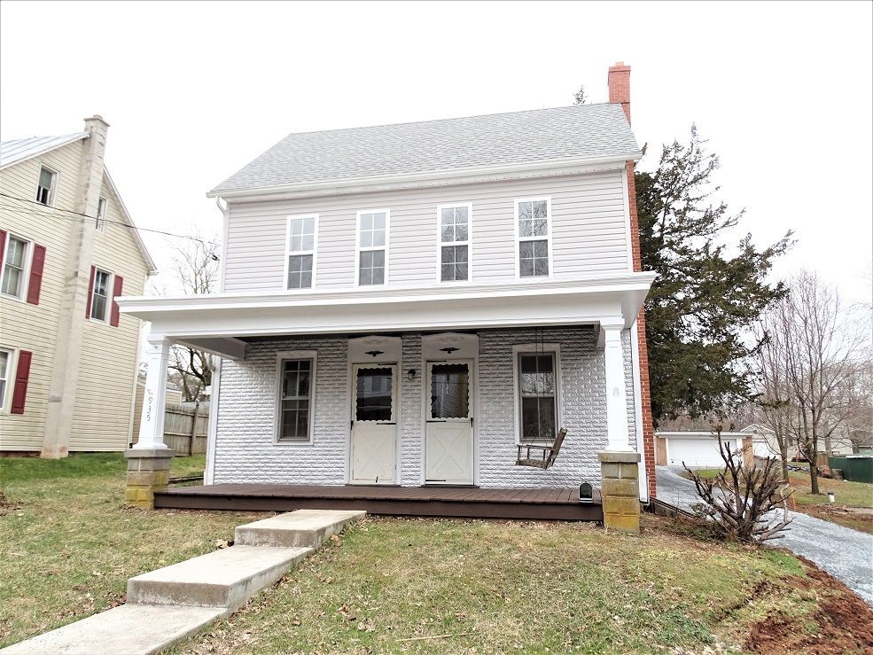 Primary Photo - 935 Maple St
