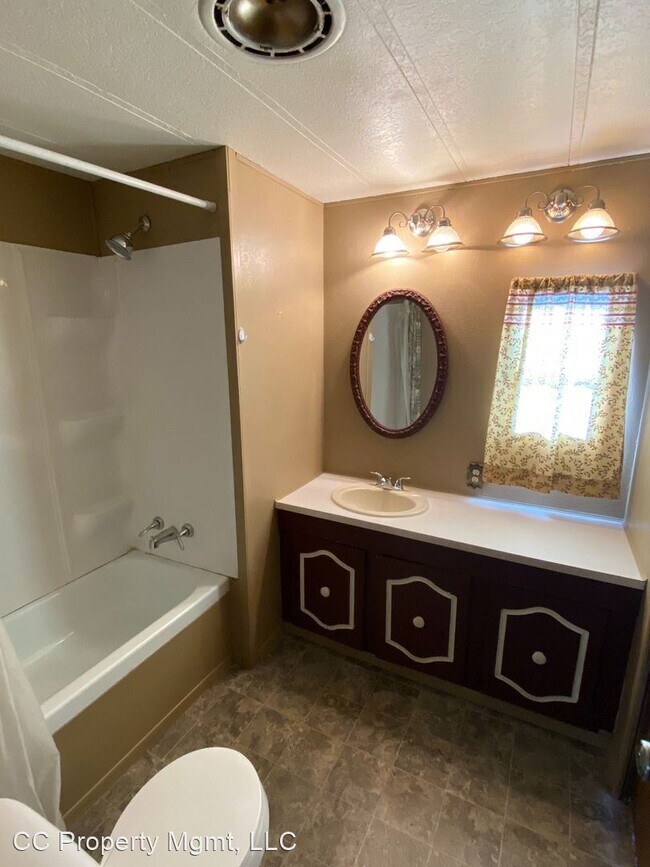 Building Photo - 2 br, 1 bath House - 1550 Seger Drive #115