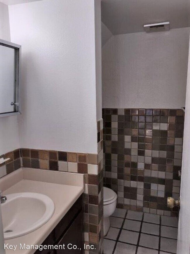 Building Photo - 2 br, 1.5 bath House - 6004 W. Golden Lane