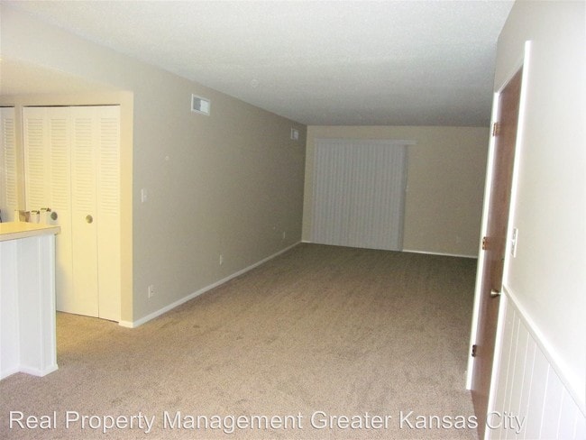 Building Photo - 1 br, 1 bath House - 8000 E. 88th Ter Apt 2