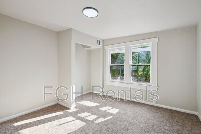 Foto del edificio - 2332 E Houston St