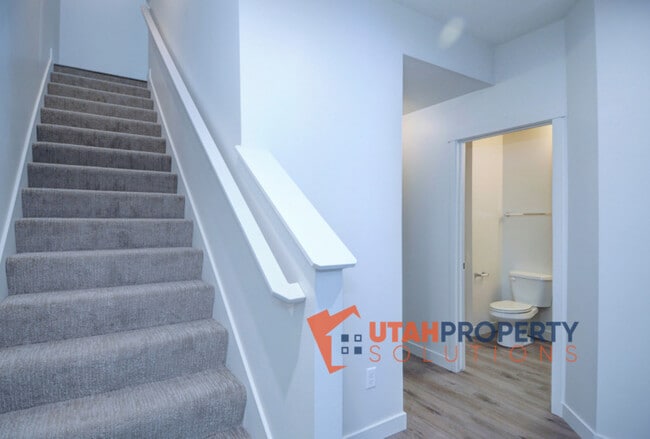Building Photo - 1036 W 430 S