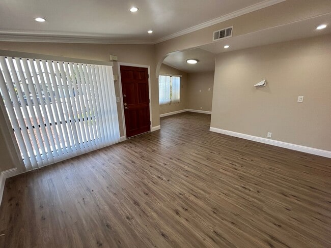 Foto del edificio - Irvington Area Home!  Not to be missed!