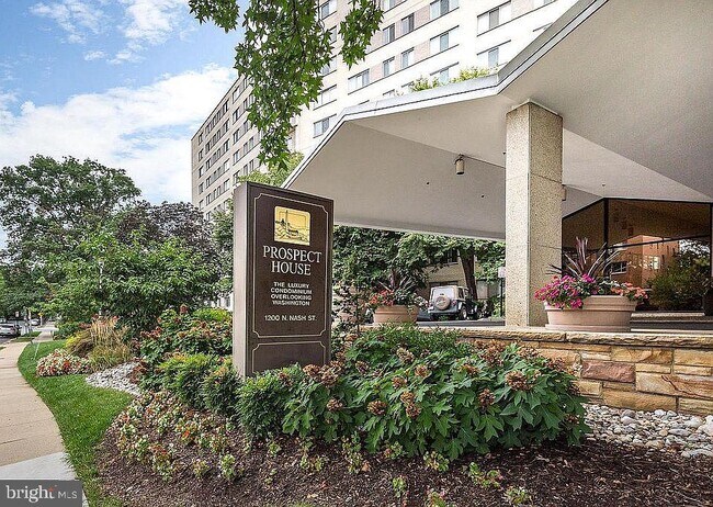 Foto del edificio - 1200 N Nash St