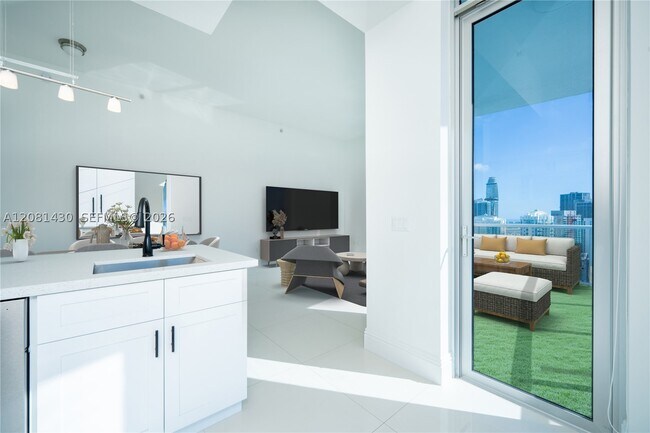 Foto del edificio - 185 SW 7th St