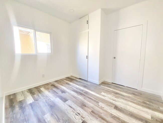 Building Photo - 2822 Darwin Ave