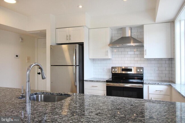 Foto del edificio - 71 N Main St