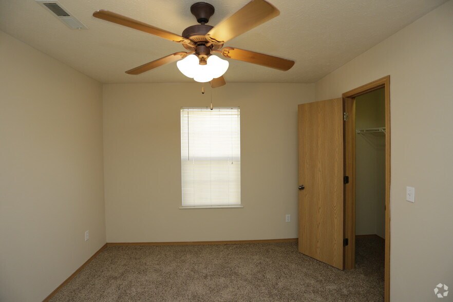 Golden Pond Als Springfield Mo Apartments Com