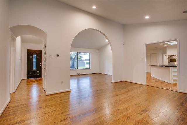 Foto del edificio - 5815 Walnut Hill Ln
