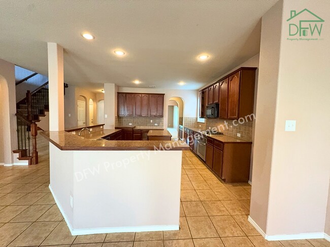 Foto del edificio - Elegant and Spacious 5-Bedroom Home for Lease in Fort Worth