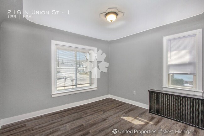 Building Photo - 219 N Union St