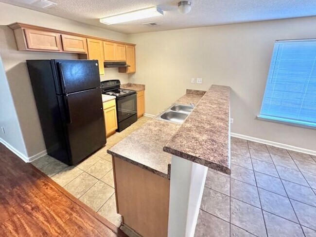 Foto del edificio - Step Up From Apartment Living, Now Leasing...