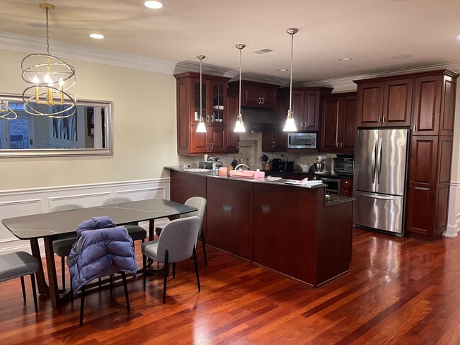 Building Photo - 1442 W Fullerton Ave