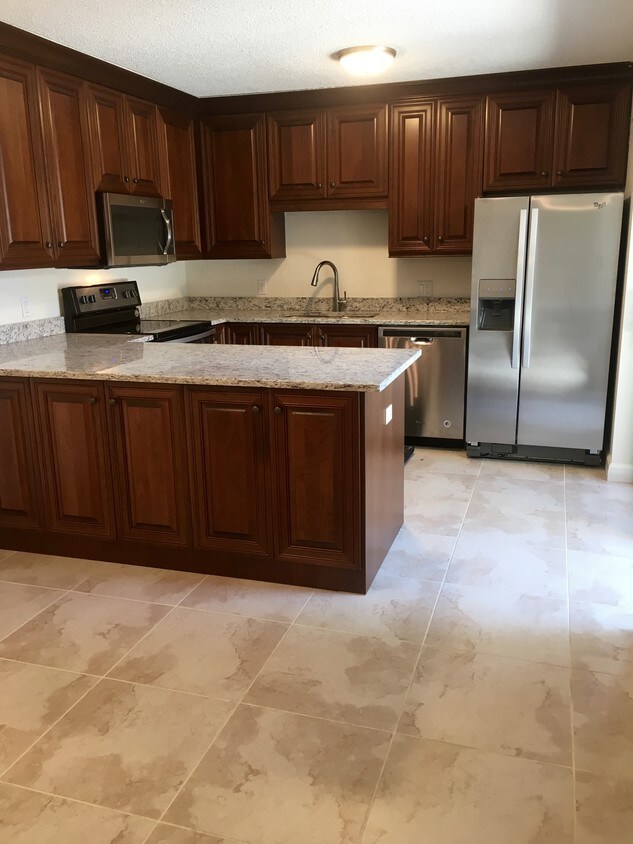 Foto principal - 425 E Waverly Pl