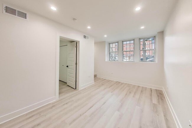 Foto del edificio - 1437 W Oakdale Ave