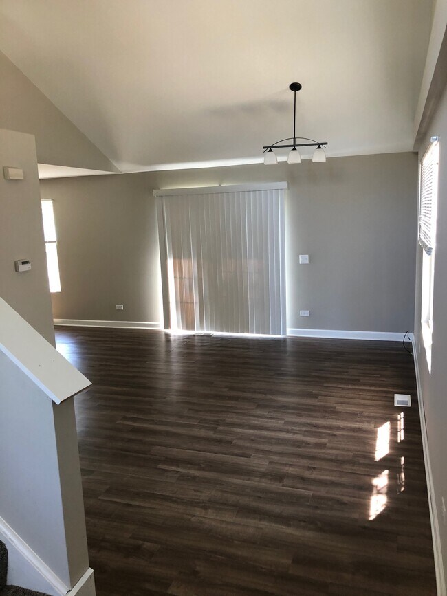 Building Photo - 4302 River Glen Dr