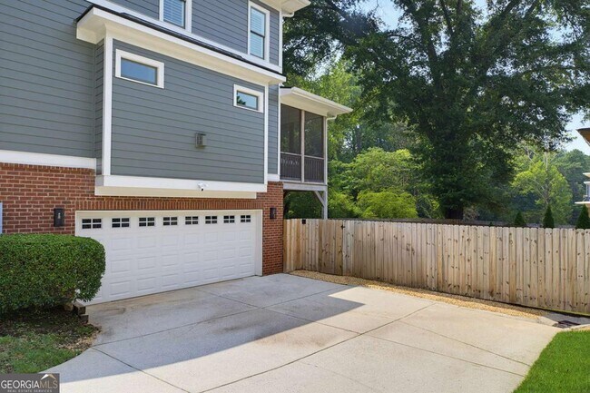 Foto del edificio - 1452 Woodland Hills Dr NE