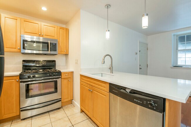 Building Photo - 2531 Lombard St