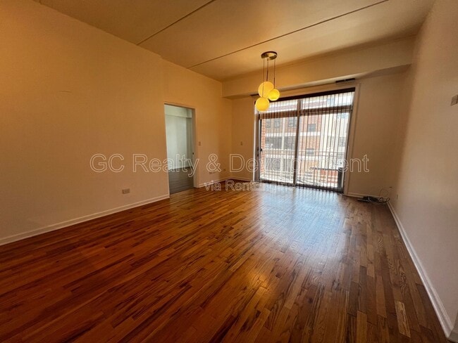 Building Photo - 657 W Fulton St