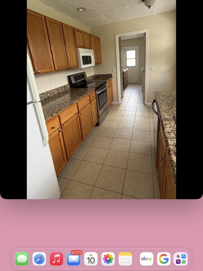 Foto del edificio - 726 NE Lanfair St