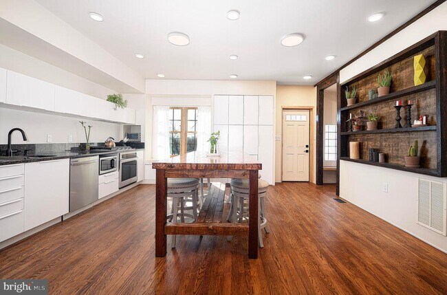 Building Photo - 3502 Woodbrook Ave