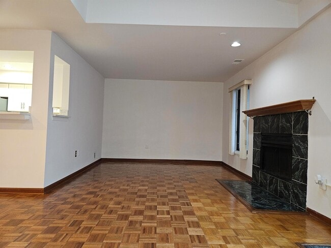 Photo - 806 Spinnaker Ct Townhome