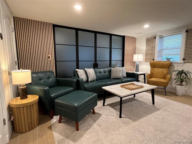 Foto del edificio - 120 Mitchell Ave