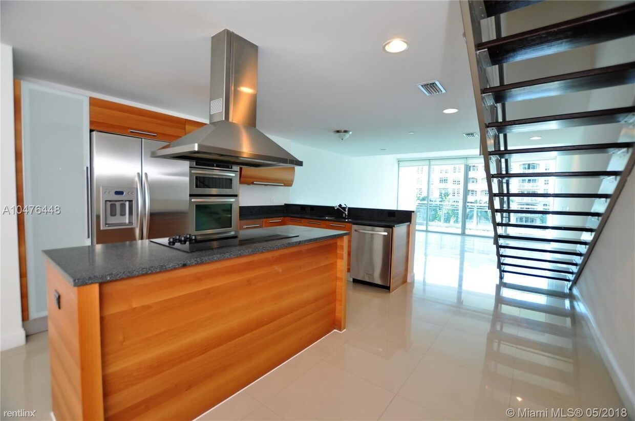 Primary Photo - 2 br, 3 bath Condo - 2959 NE 188th St # 319