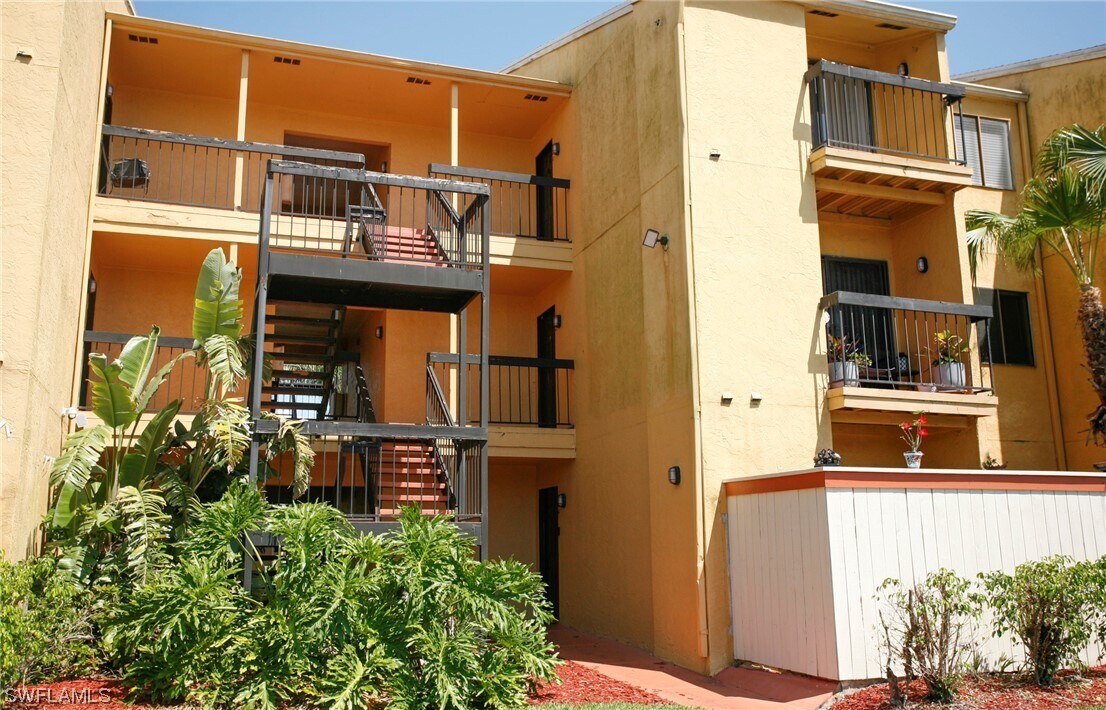 2855 Winkler Ave Unit 103, Fort Myers, FL 33916 Condo for Rent in