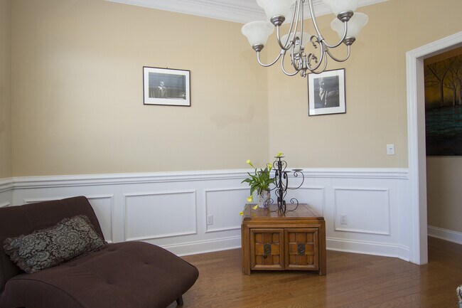 Foto del edificio - Exquisitely Maintained Home in the Coveted Goldsmith - Schiffman/ Hsv High school