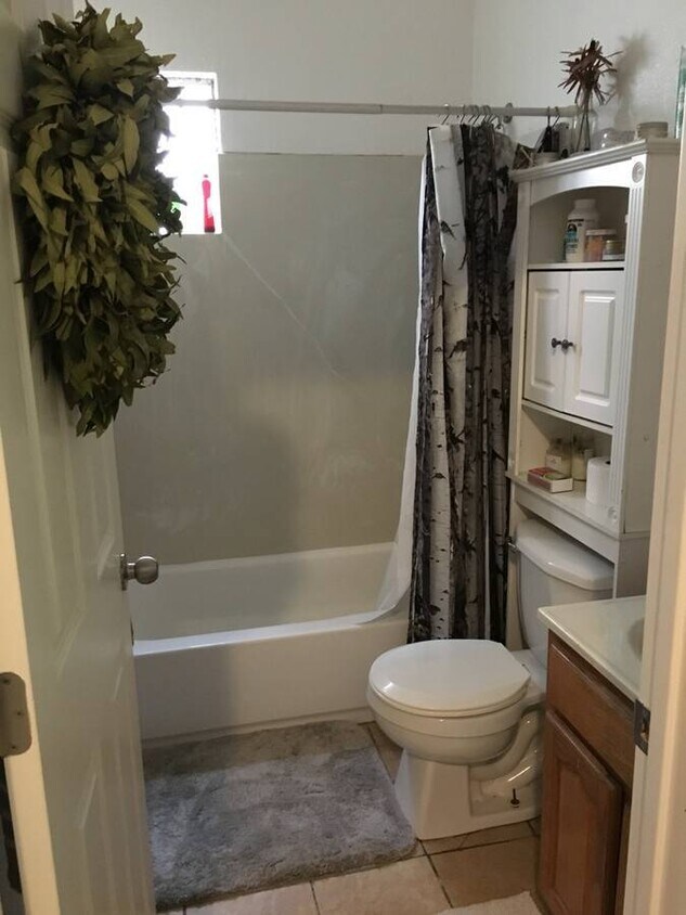 Bathroom - 2117 West St