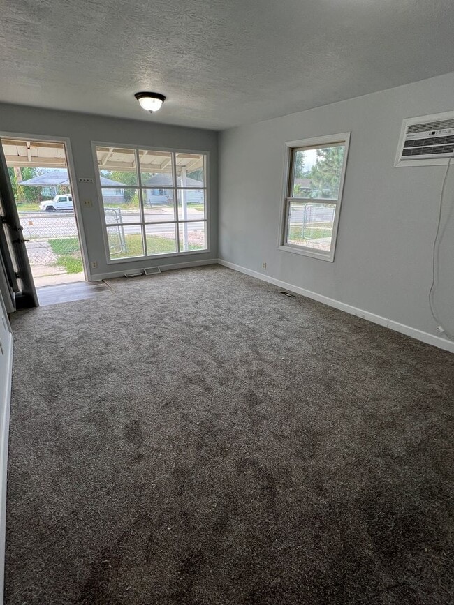 Building Photo - 3 Bedroom, 1 Bath, 1 Level Home for Rent
