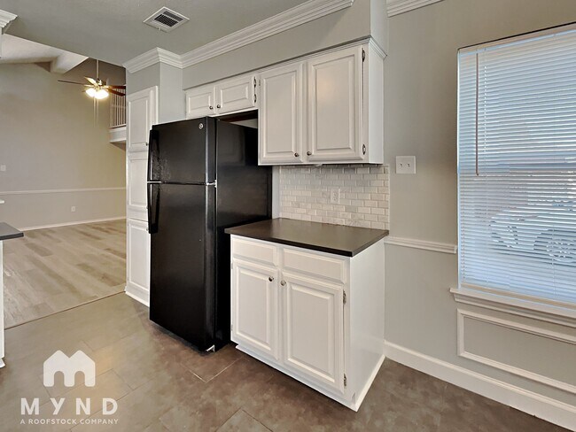 Foto del edificio - 4628 Feathercrest Dr