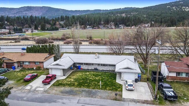 Building Photo - 3308 S Raymond Cir