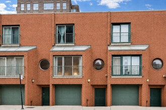 Building Photo - 171 W Goethe St