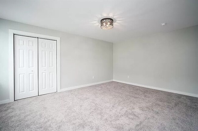 Building Photo - 1124 Voskamp St